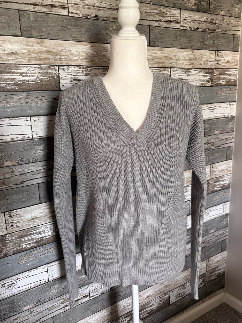 Kensie V-Neck Knit Sweater Gray Cotton Blend Minimalist Cozy Womens Size M